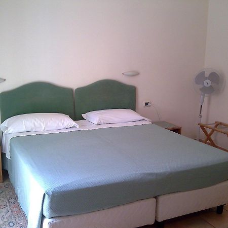 Hotel Pescetto Albenga Extérieur photo
