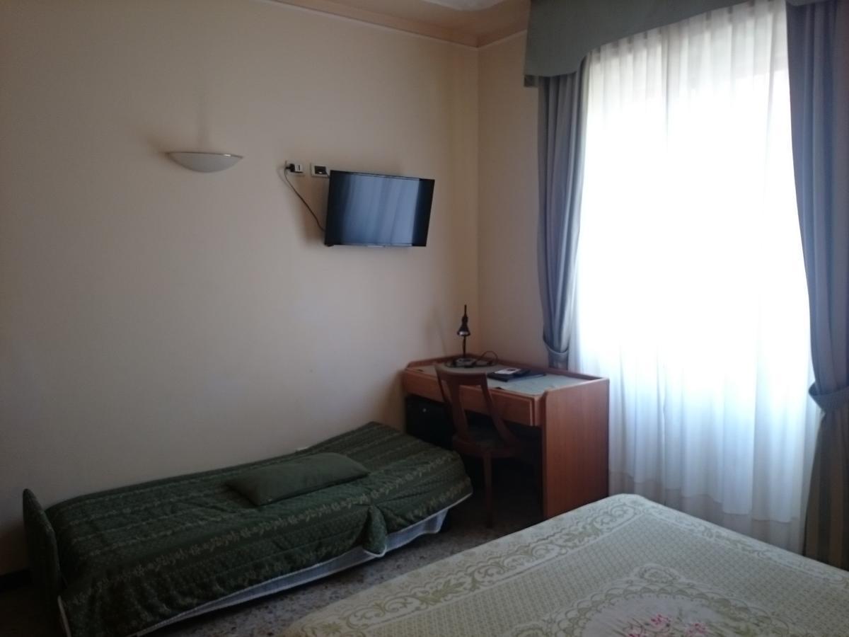Hotel Pescetto Albenga Extérieur photo