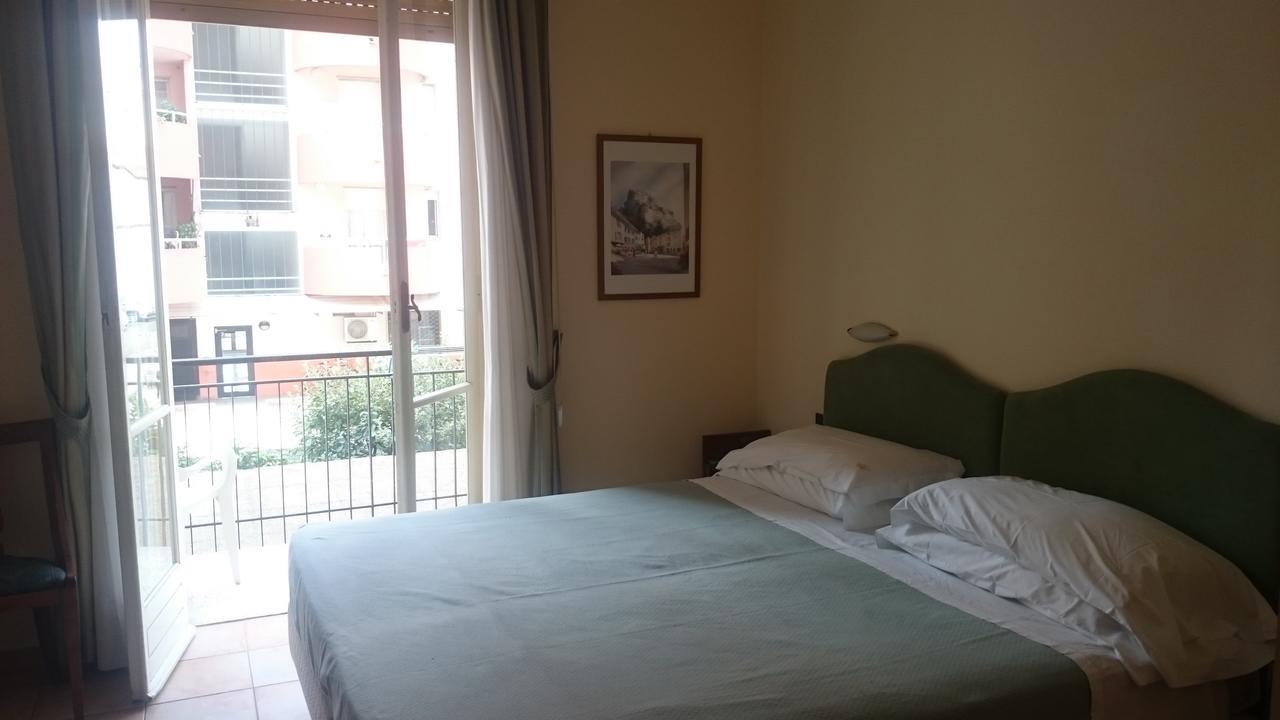 Hotel Pescetto Albenga Extérieur photo